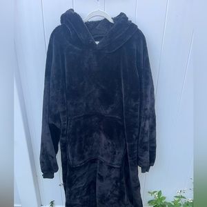 Black Snuggie L